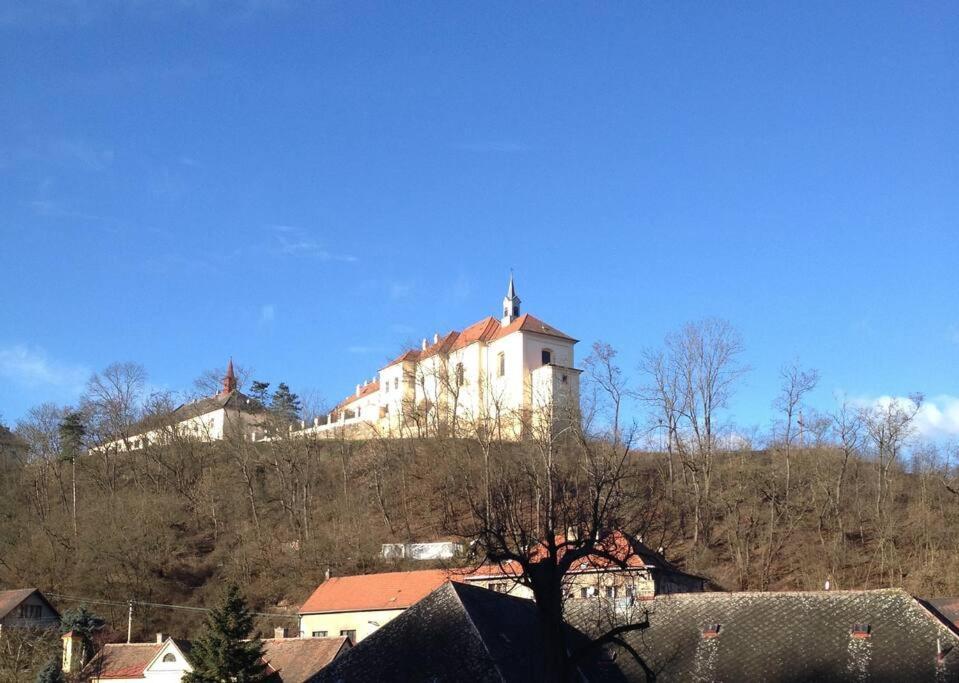 Apt. Overlooking The Castle Nizbor20Km From Prague Exterior photo